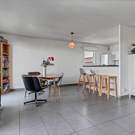Room In Appartment With Seaview Marseille Bagian luar foto